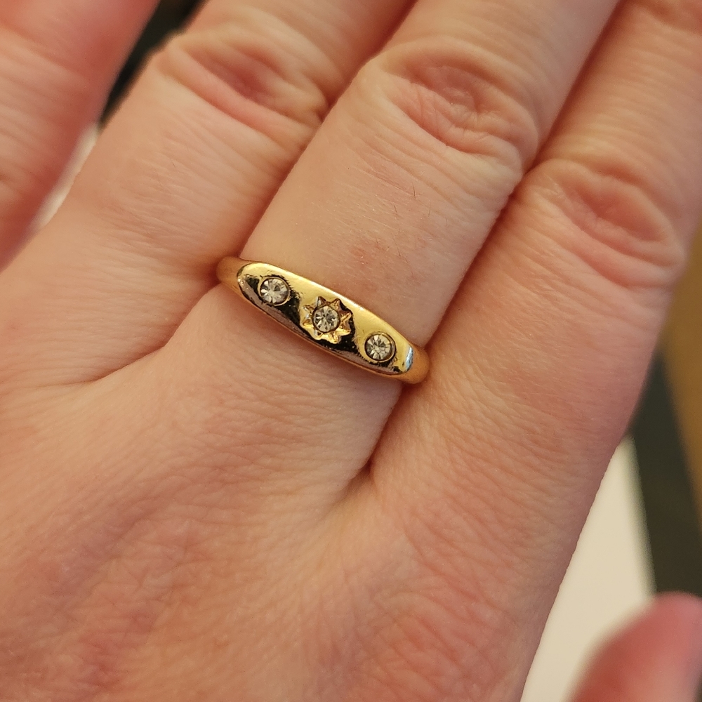 🔷️ Gold Plated Flat Top 3 Stone Statement Ring Size 5.5 - Picture 2 of 3